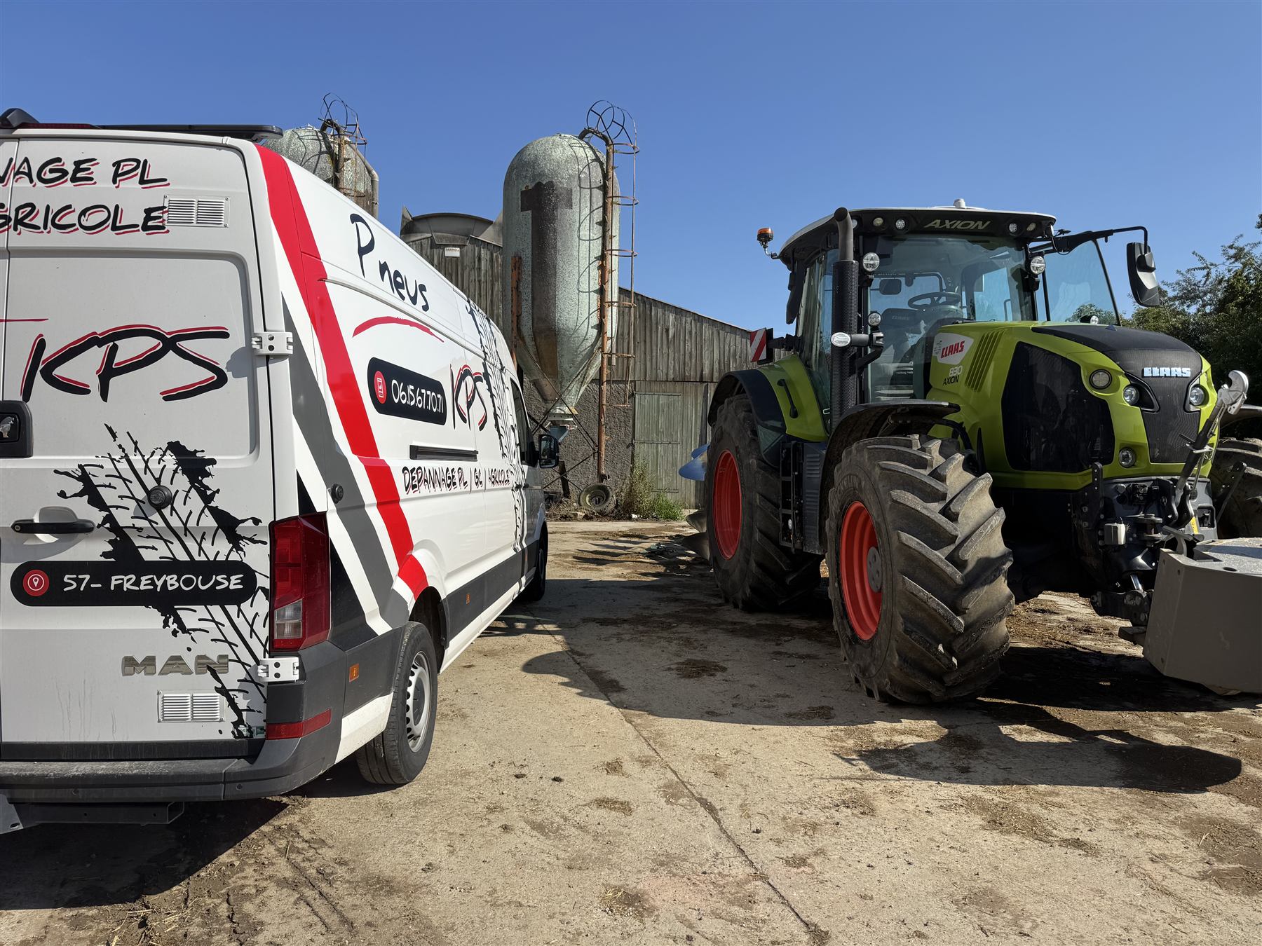 Fourgon KPS Pneus et tracteur Claas